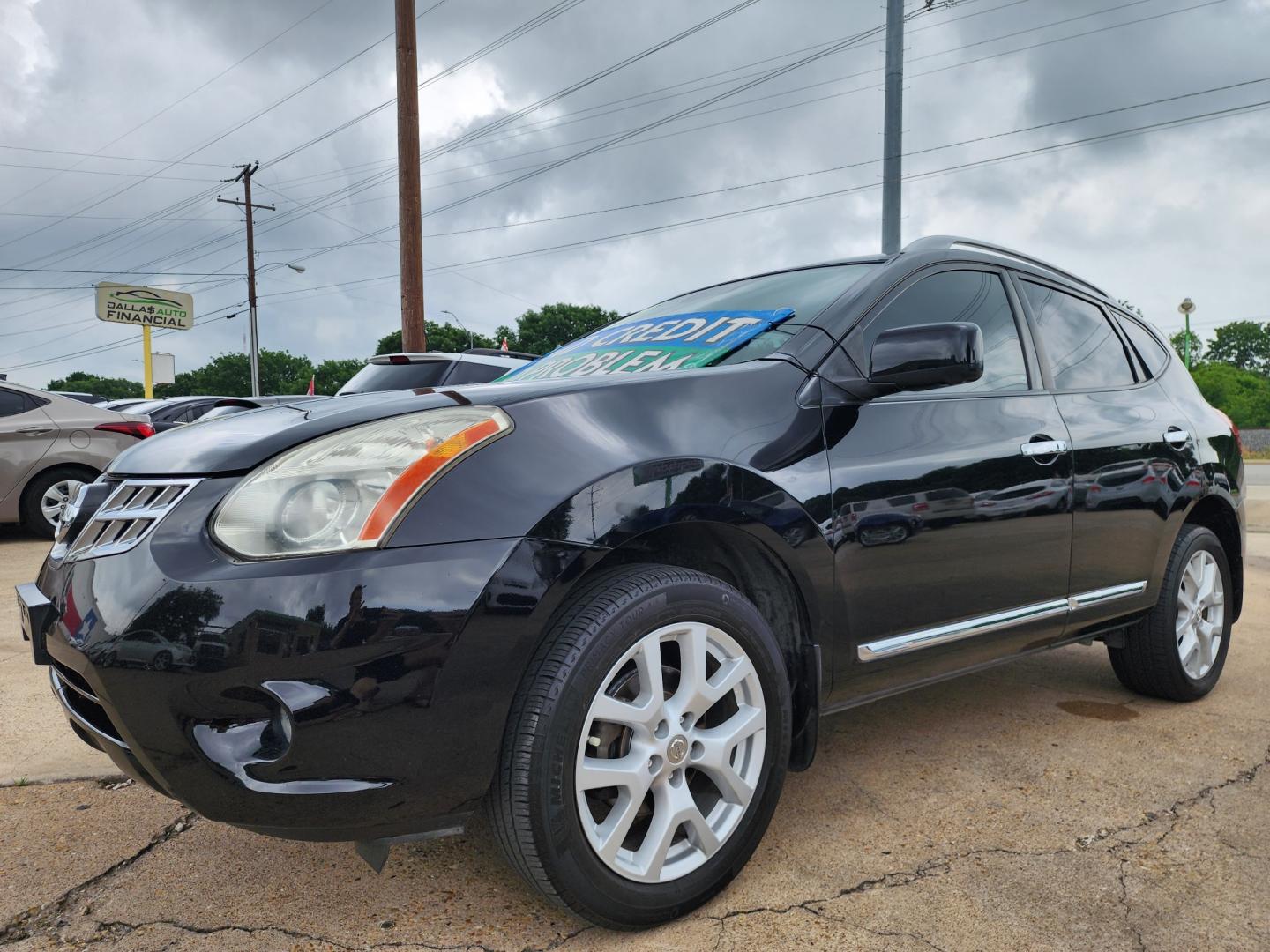 2013 BLACK Nissan Rogue SL (JN8AS5MT0DW) with an 2.5L L4 DOHC 16V engine, Continuously Variable Transmission transmission, located at 2660 S.Garland Avenue, Garland, TX, 75041, (469) 298-3118, 32.885551, -96.655602 - Welcome to DallasAutos4Less, one of the Premier BUY HERE PAY HERE Dealers in the North Dallas Area. We specialize in financing to people with NO CREDIT or BAD CREDIT. We need proof of income, proof of residence, and a ID. Come buy your new car from us today!! This is a Very clean 2013 NISSAN ROGU - Photo#7